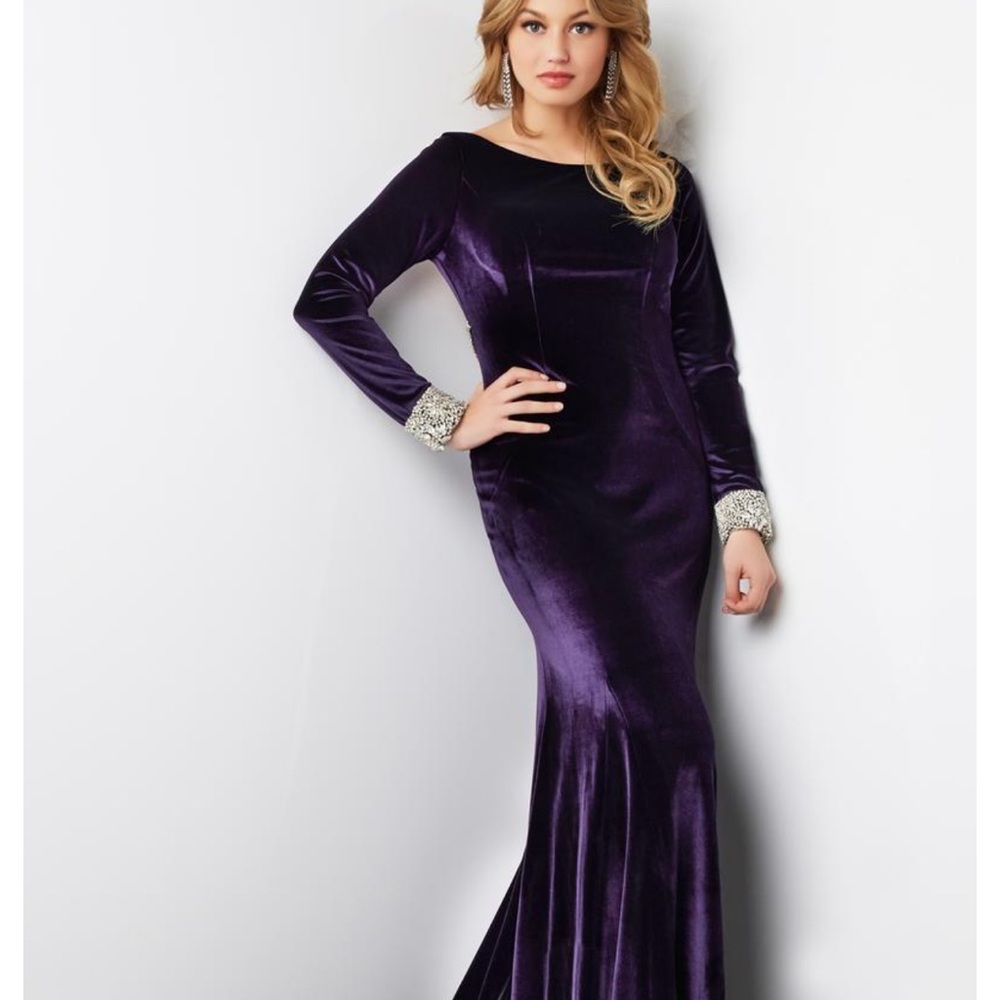 Elegant Plum Velvet Evening Gown